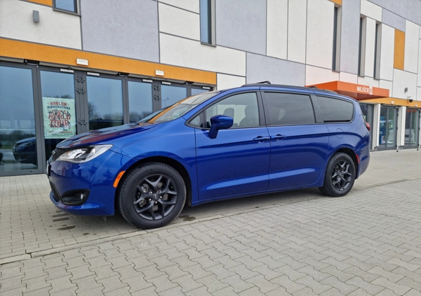 Chrysler Pacifica cena 114900 przebieg: 68000, rok produkcji 2020 z Tarnów małe 211